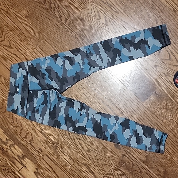 Lululemon Wunder Under High Rise Tight size 4 - Picture 2 of 4